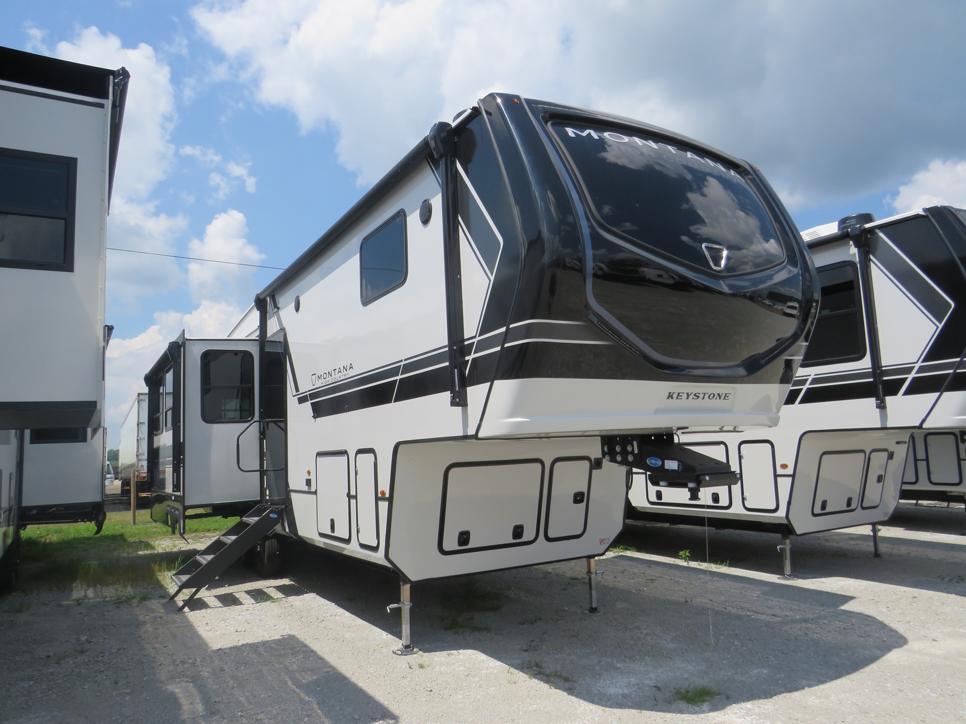 2026 MONTANA HIGH COUNTRY 295RL 1 IMG 2612 4