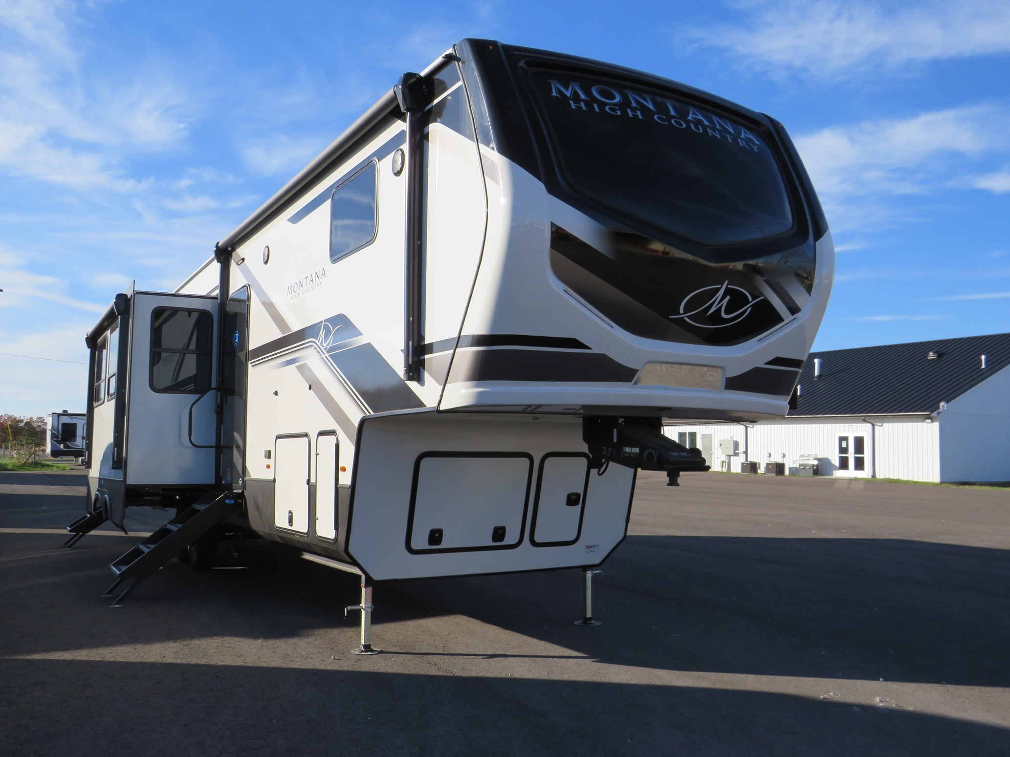 2025 MONTANA HIGH COUNTRY 389BH 3 IMG 4581